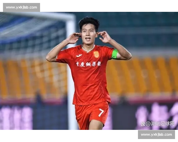 从连续五佳到网暴靶心：向余望的青春风暴遇挫记