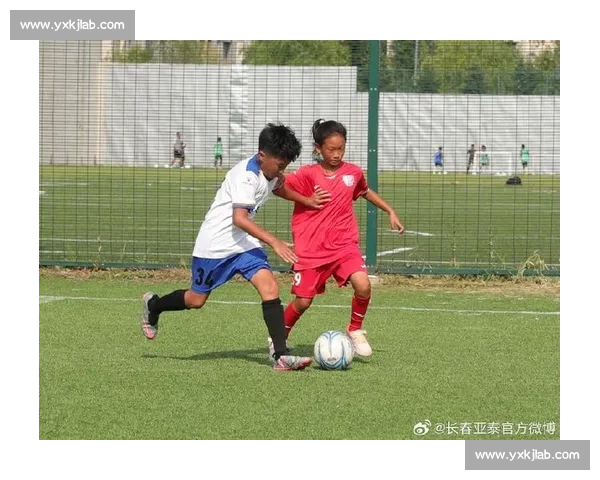 10 岁华裔小将薛乔治圆梦亚泰：体验青训 传递中美足球情谊